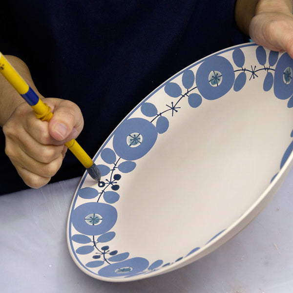 BLOOM」手仕事の連続でできあがる瑠璃色の環 | 白山陶器直営オンライン