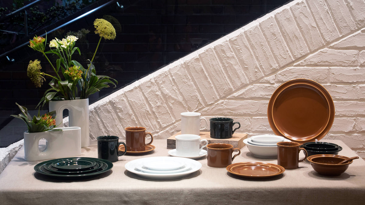 東京ショールーム / ディスプレイ】アースカラーが秋の食卓に似合う