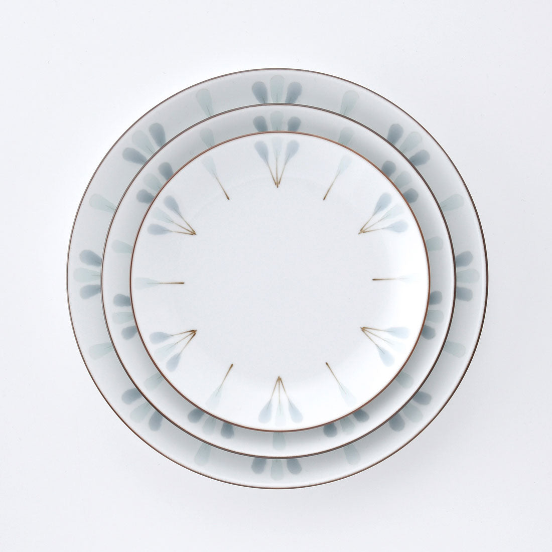 フラフィー プレート(M) 白マット | 白山陶器直営オンラインストア