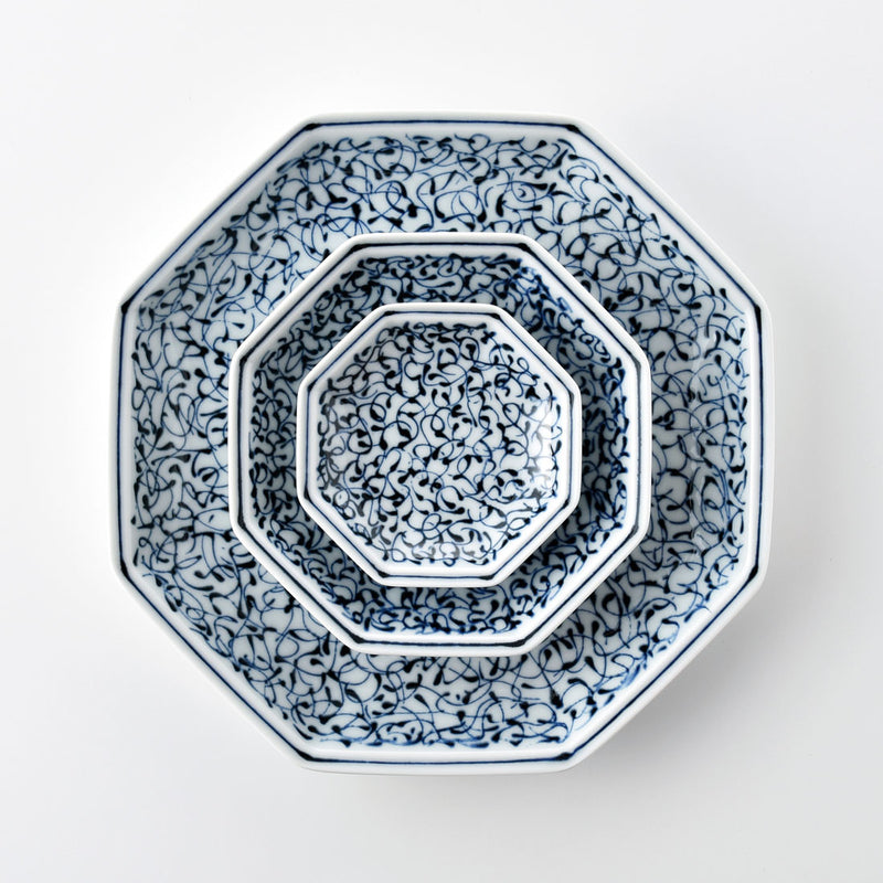 染錦花唐草 小皿（菱型） ｜ 有田焼の源右衛門窯公式オンライン