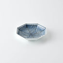 染付地紋 八角取皿 矢羽根