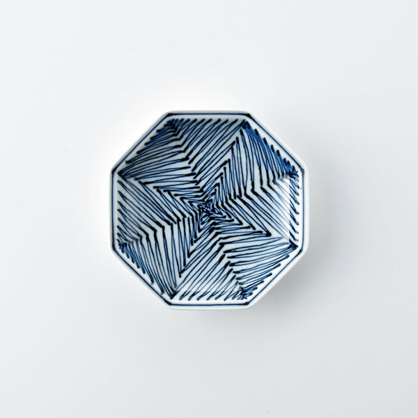 染付地紋 八角取皿 矢羽根 | 白山陶器直営オンラインストア